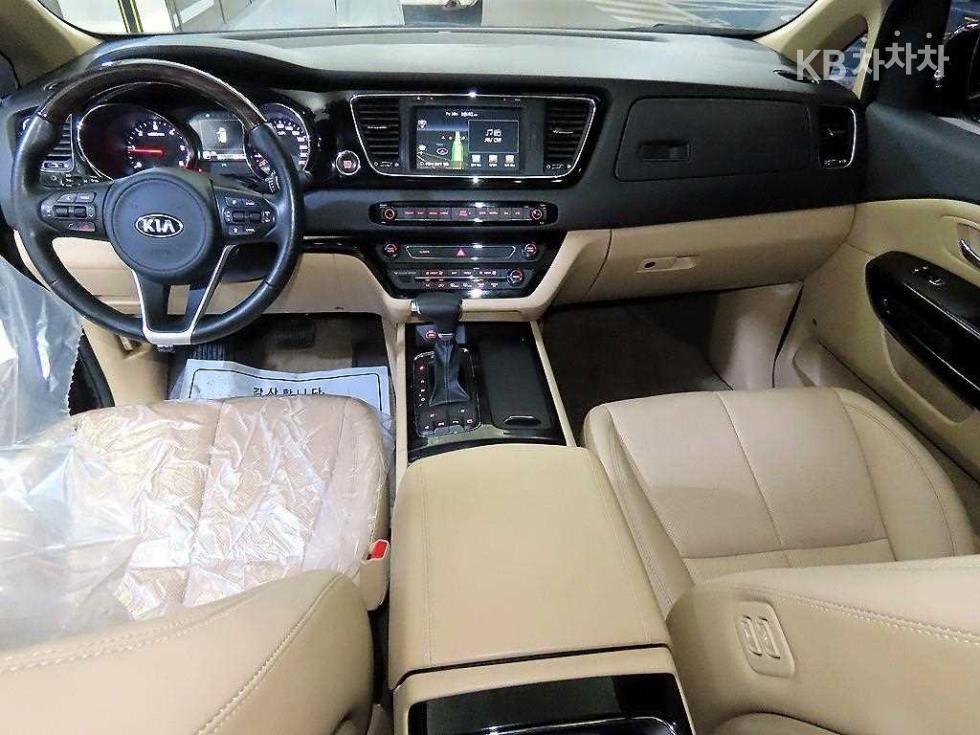Kia Carnival — miniaturë 10