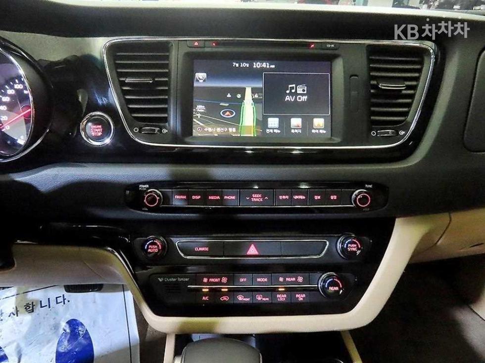 Kia Carnival — miniaturë 11