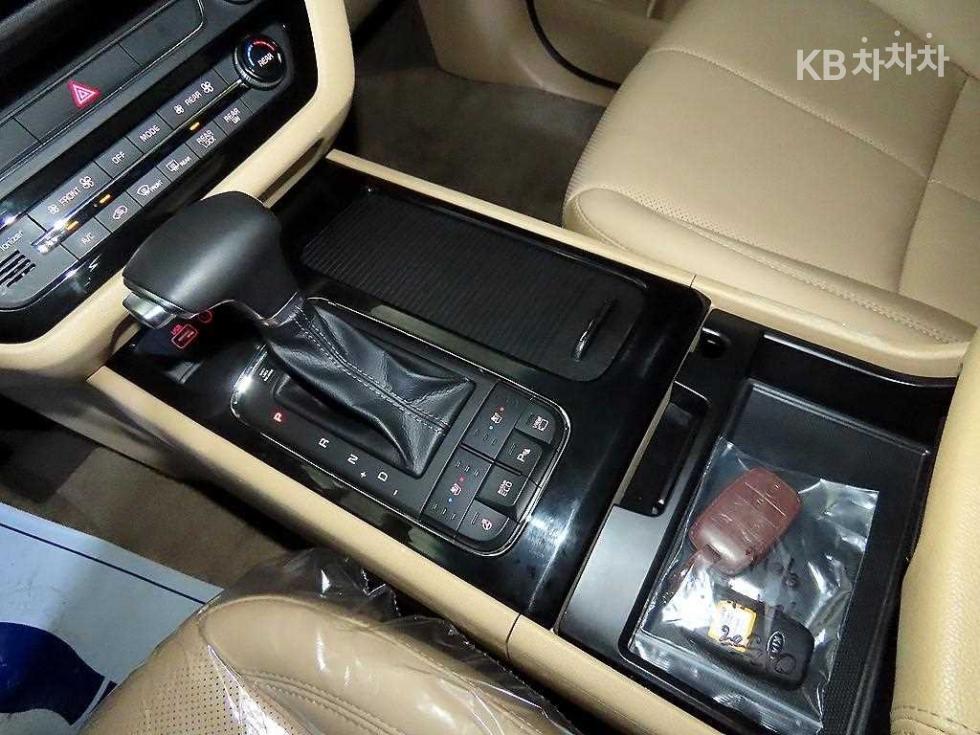 Kia Carnival — miniaturë 12