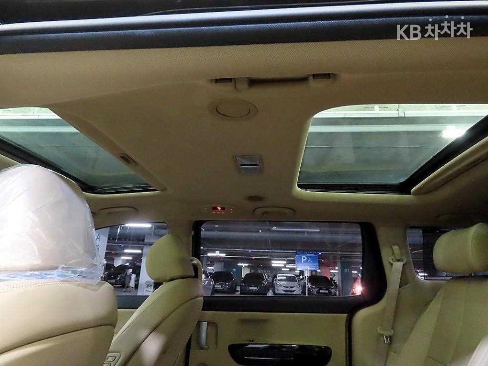 Kia Carnival — miniaturë 15