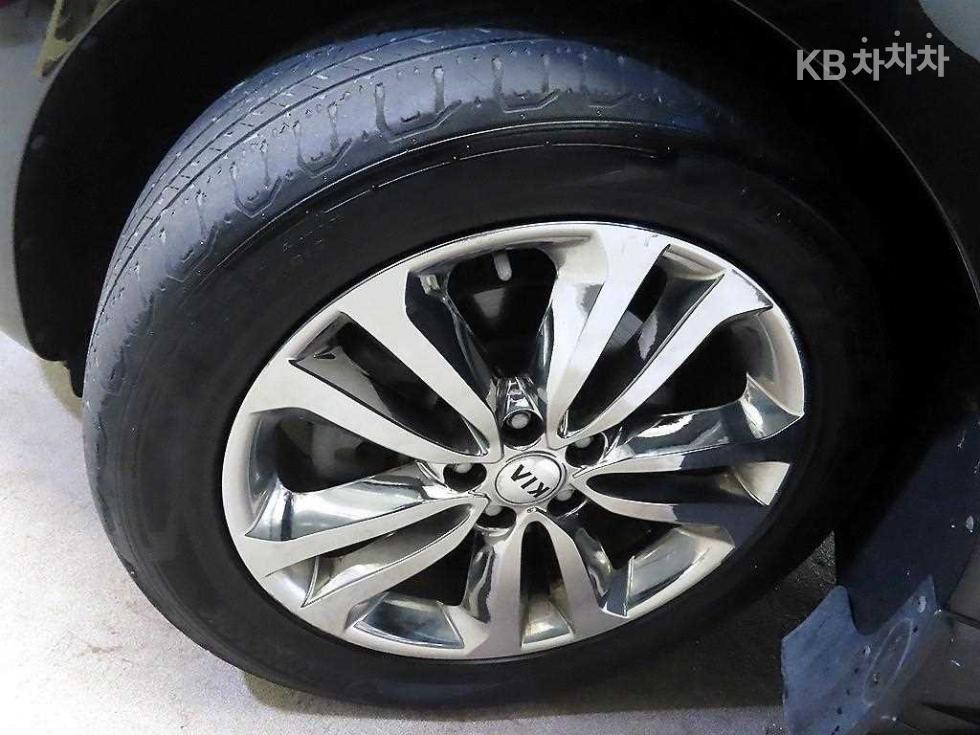 Kia Carnival — miniaturë 20