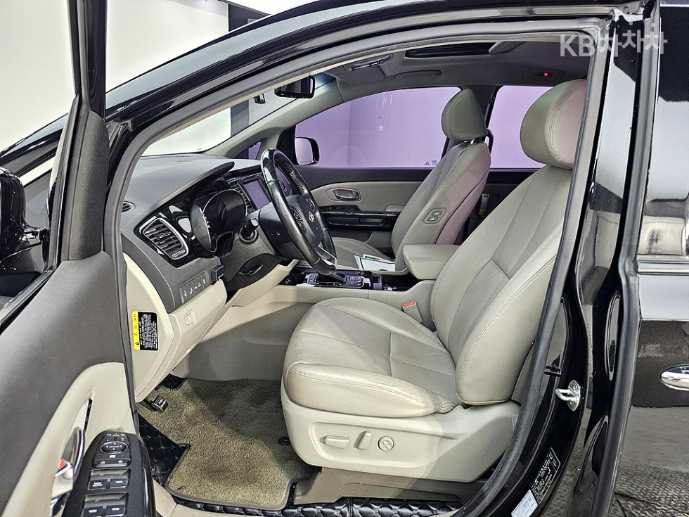 Kia Carnival — miniaturë 9