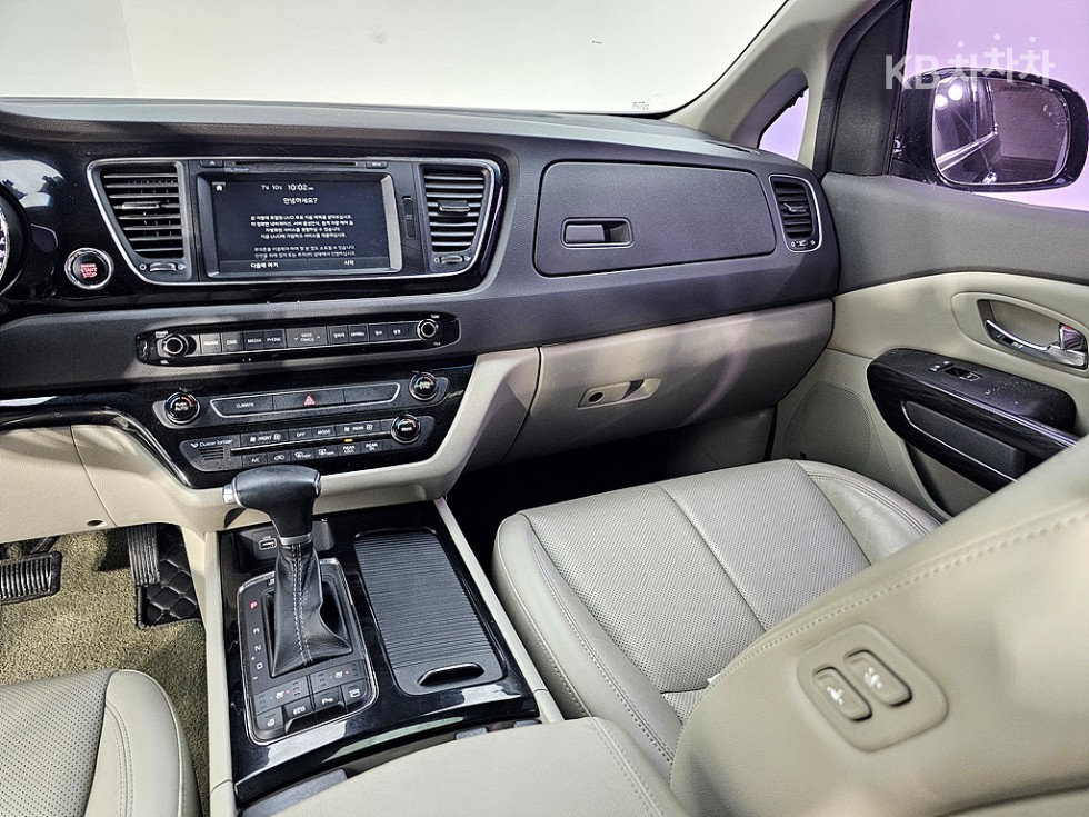 Kia Carnival — miniaturë 11