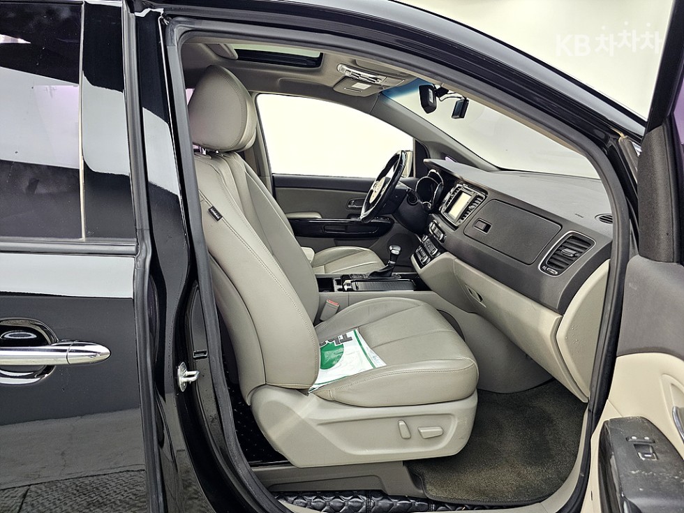 Kia Carnival — miniaturë 12