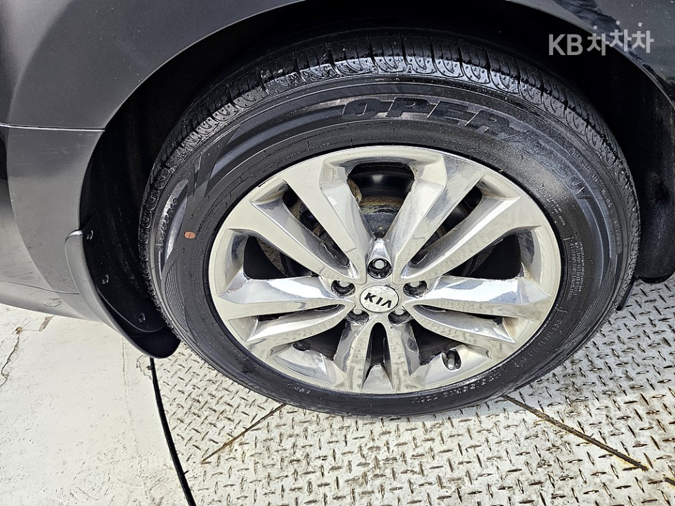 Kia Carnival — miniaturë 21