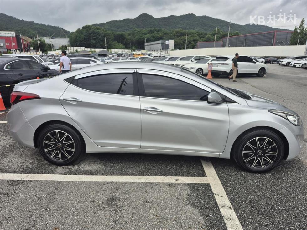 Hyundai Avante — miniaturë 4