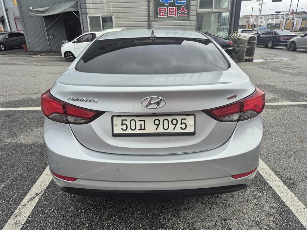Hyundai Avante — miniaturë 6
