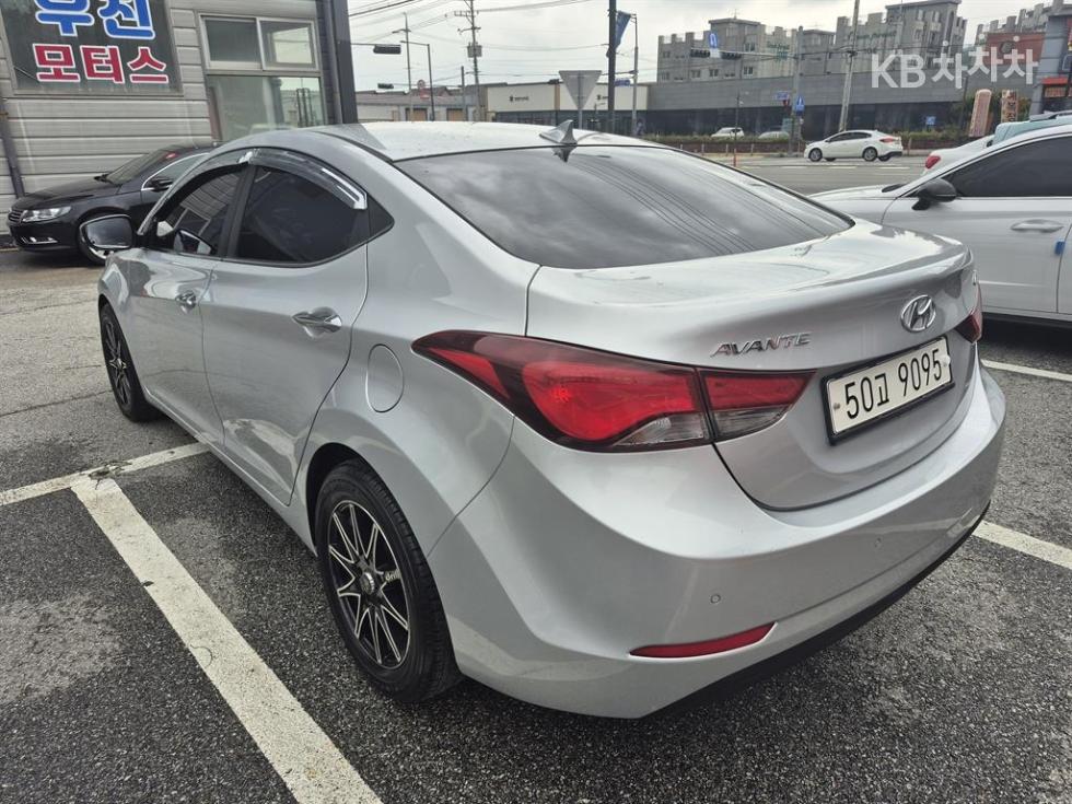 Hyundai Avante — miniaturë 7