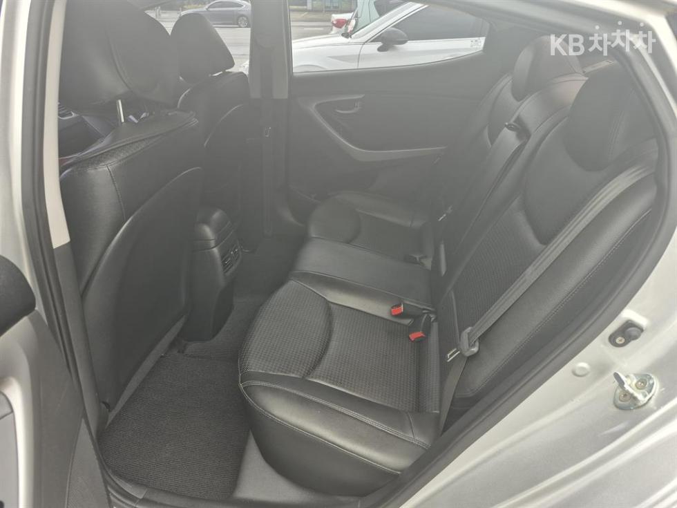 Hyundai Avante — miniaturë 11