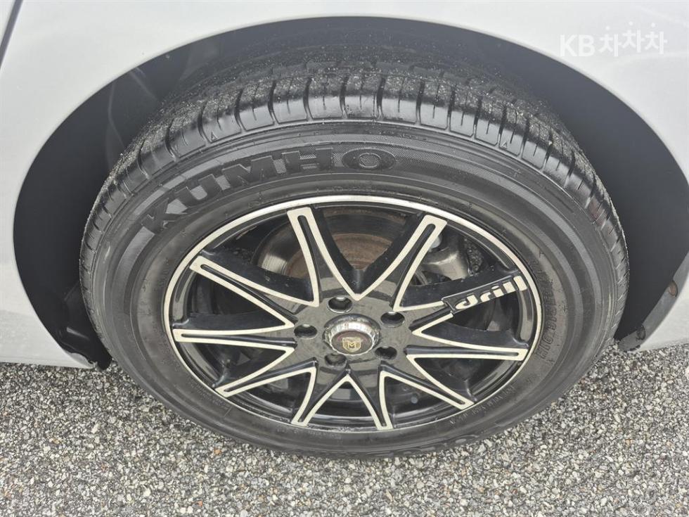 Hyundai Avante — miniaturë 18