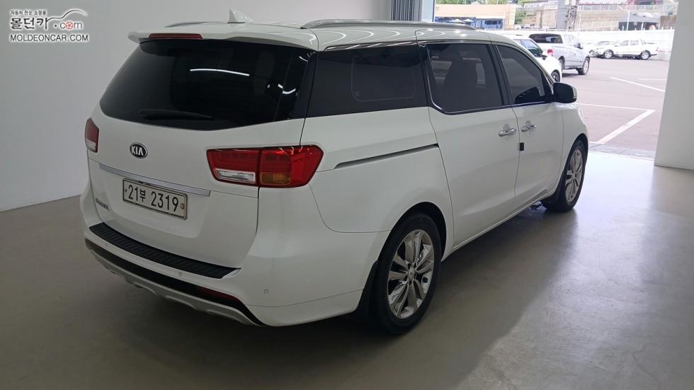 Kia Carnival — miniaturë 2