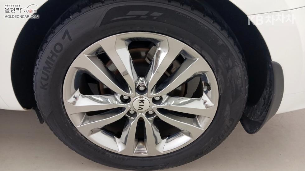 Kia Carnival — miniaturë 6