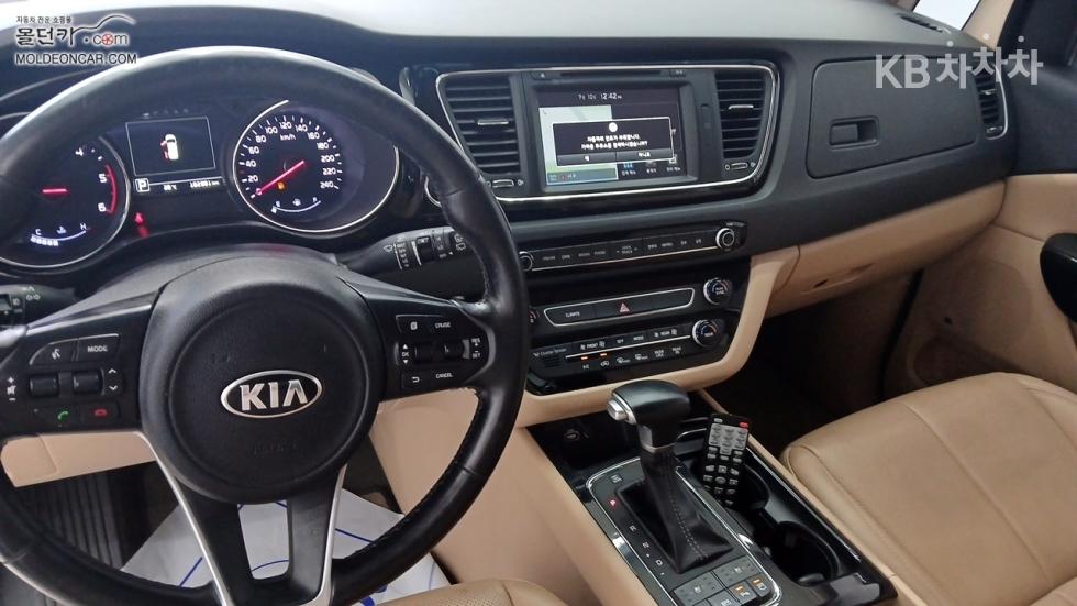 Kia Carnival — miniaturë 7