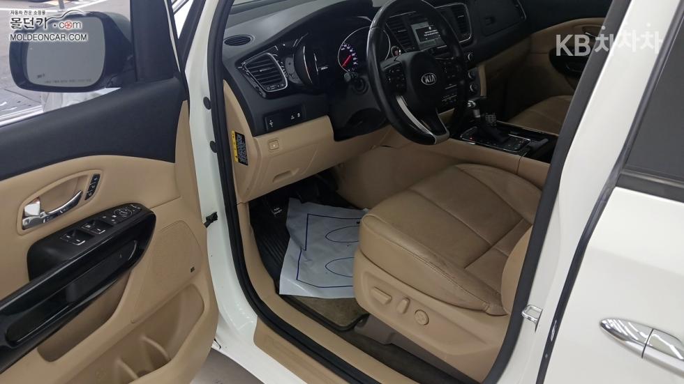 Kia Carnival — miniaturë 9