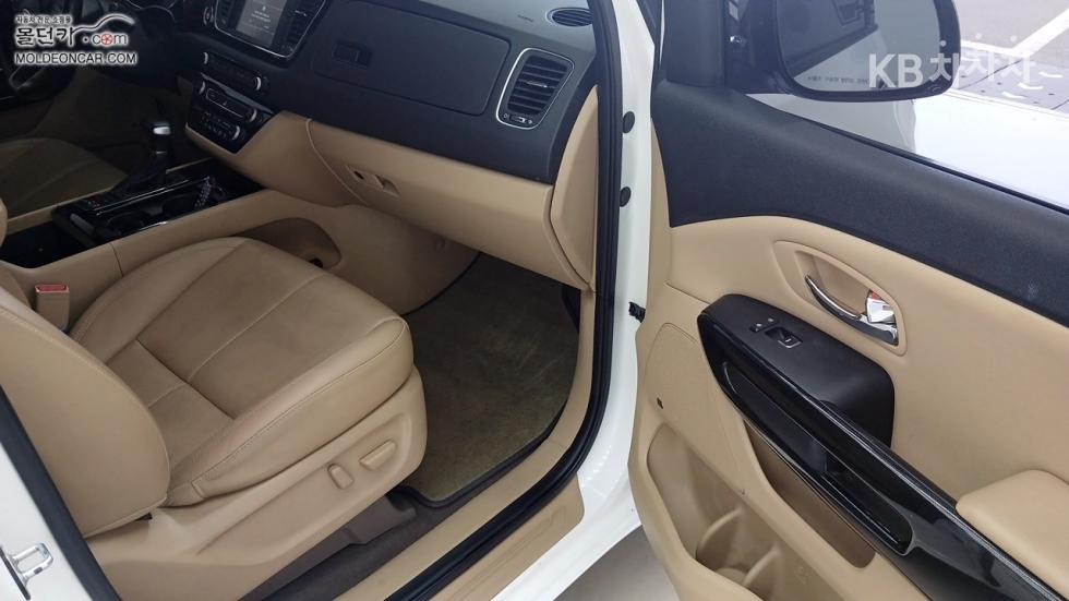 Kia Carnival — miniaturë 10