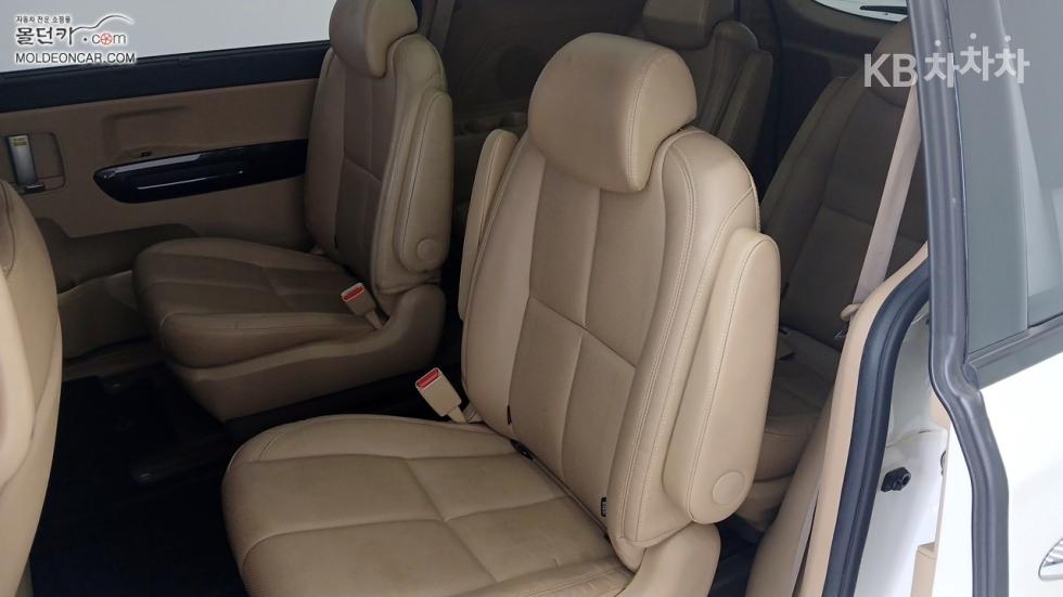 Kia Carnival — miniaturë 17