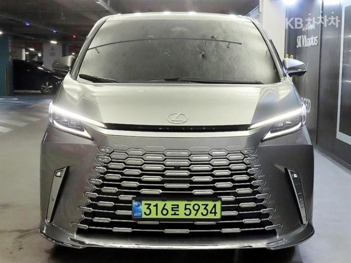 Lexus LM — miniaturë 2