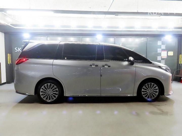Lexus LM — miniaturë 3