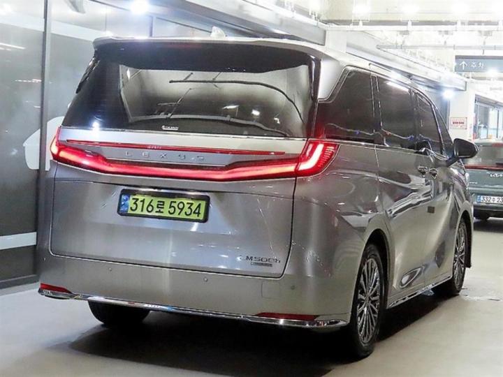 Lexus LM — miniaturë 4