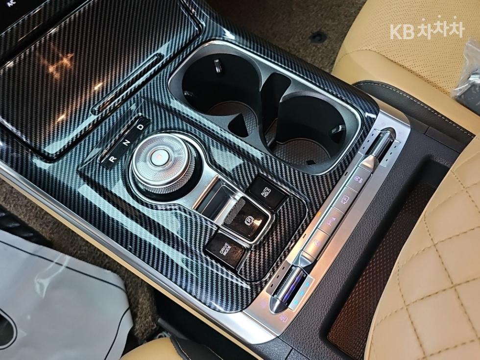 Kia Carnival — miniaturë 8