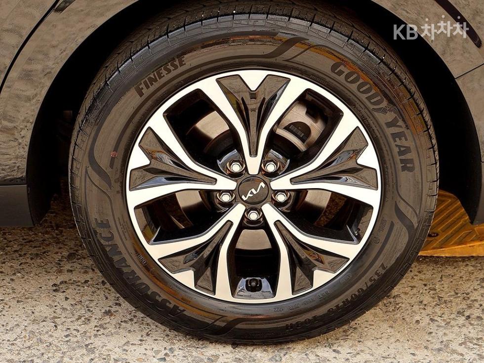 Kia Carnival — miniaturë 18
