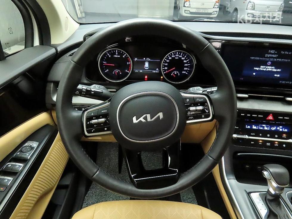 Kia Carnival — miniaturë 7