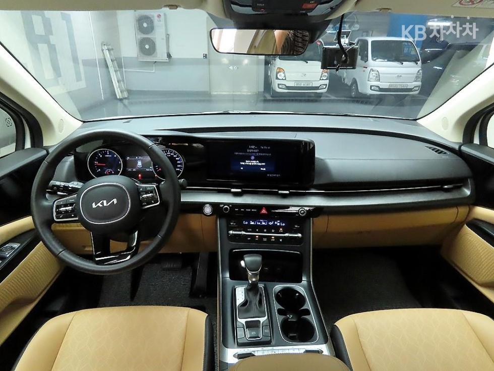 Kia Carnival — miniaturë 8