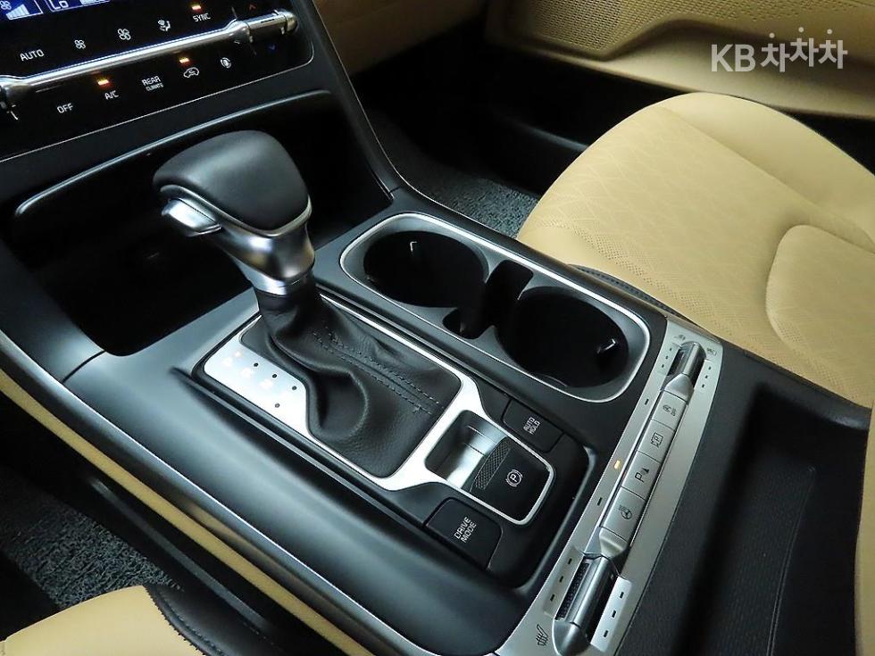 Kia Carnival — miniaturë 10