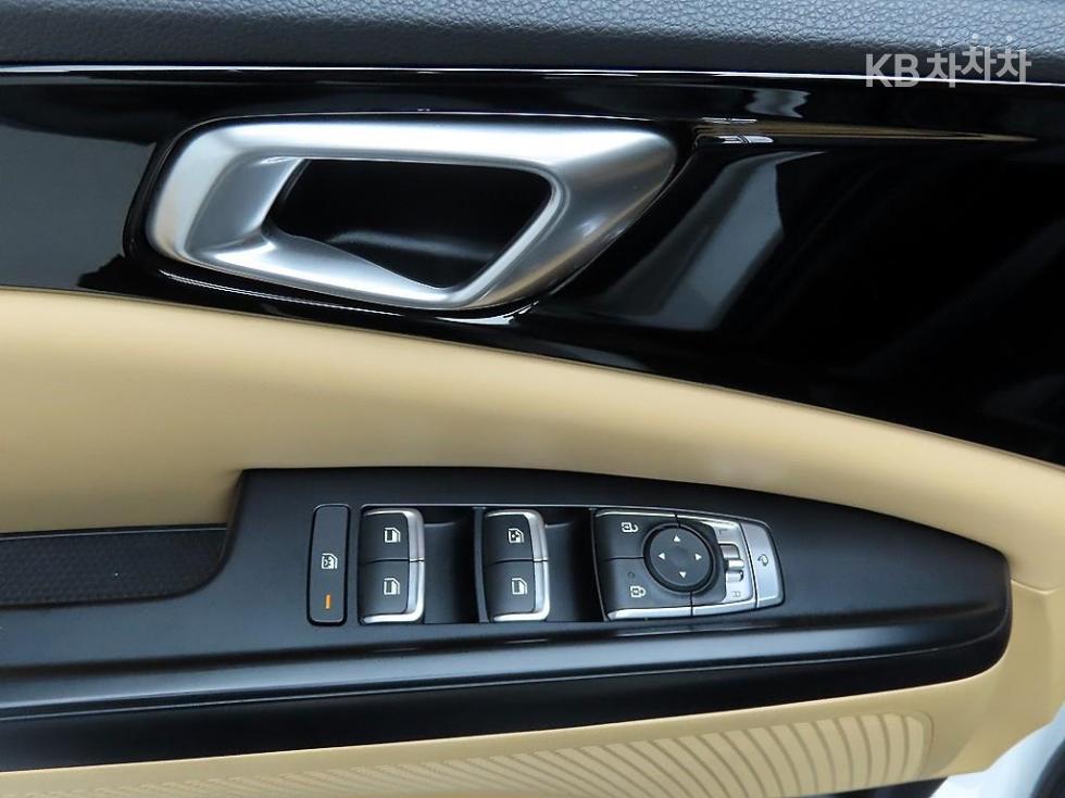 Kia Carnival — miniaturë 11