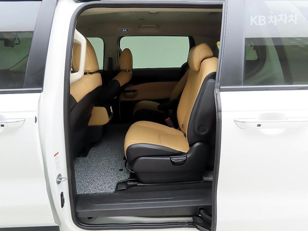 Kia Carnival — miniaturë 13