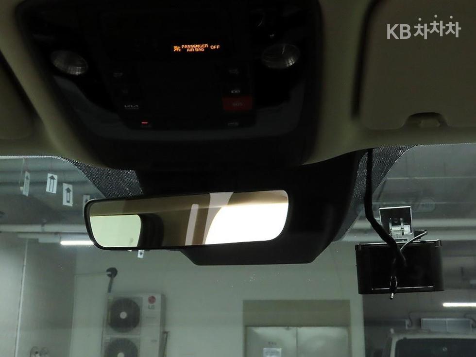 Kia Carnival — miniaturë 16