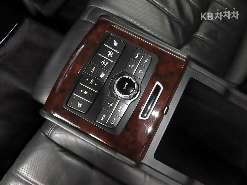 Hyundai Equus — miniaturë 18