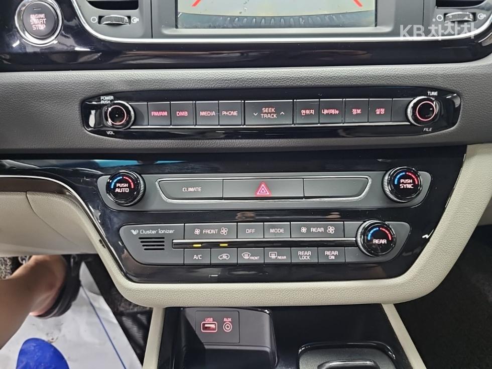 Kia Carnival — miniaturë 10