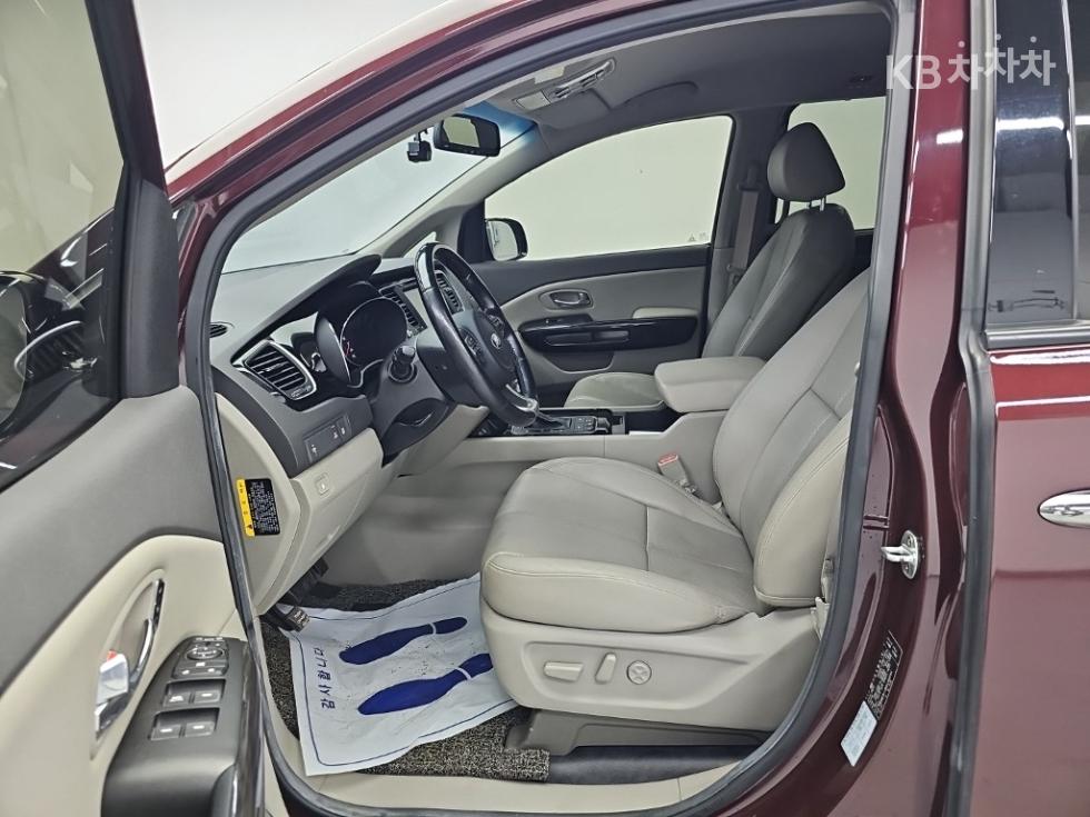 Kia Carnival — miniaturë 11