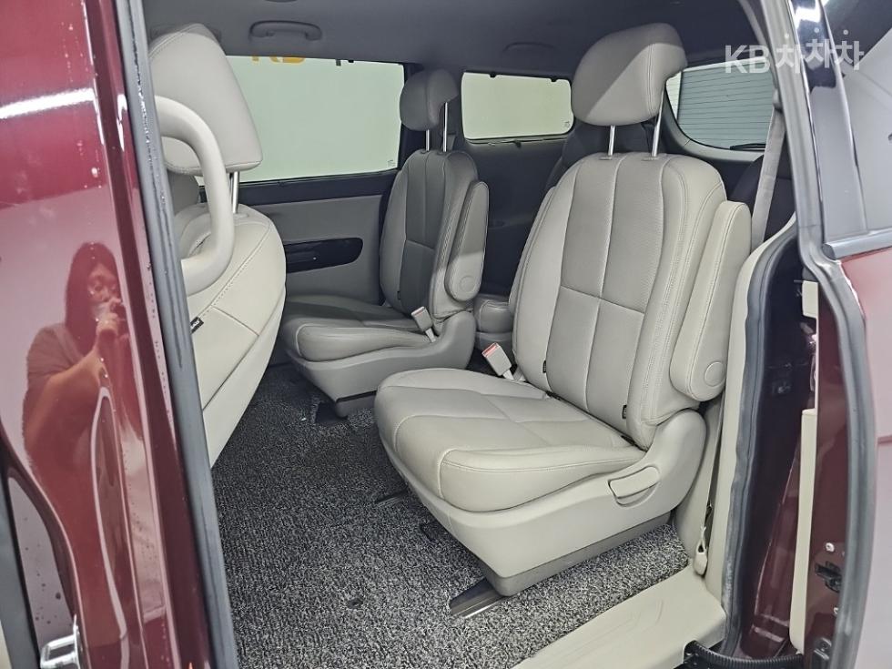 Kia Carnival — miniaturë 12