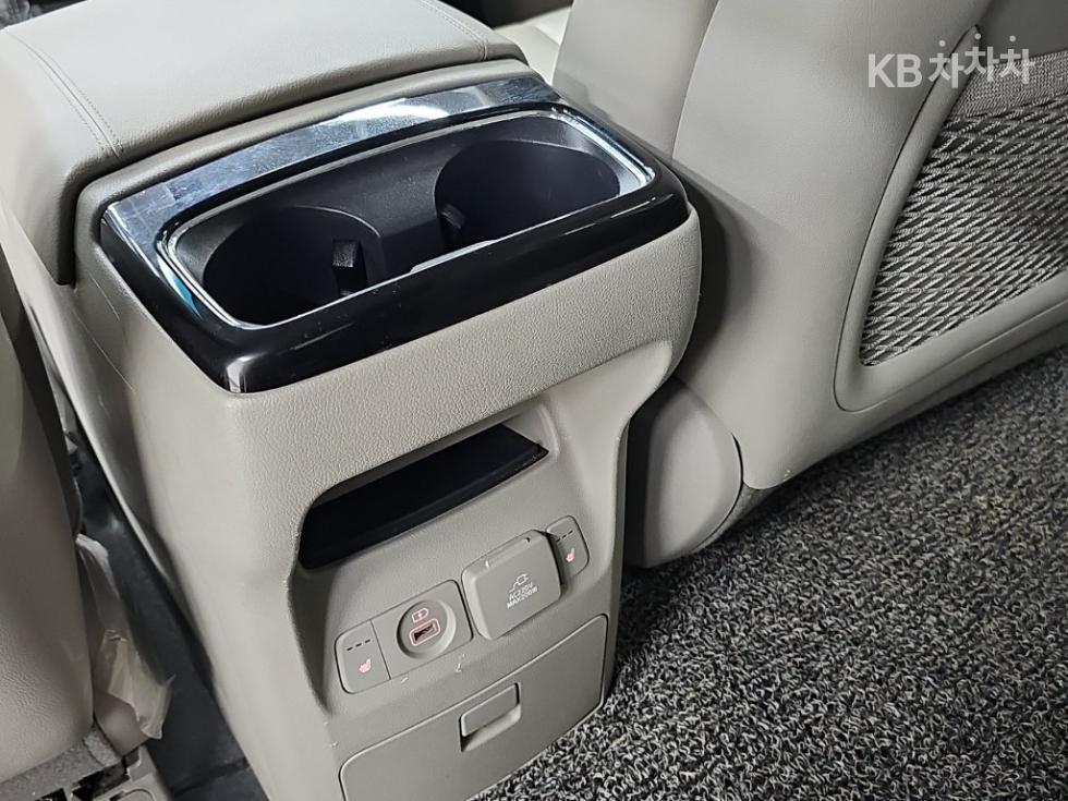 Kia Carnival — miniaturë 14