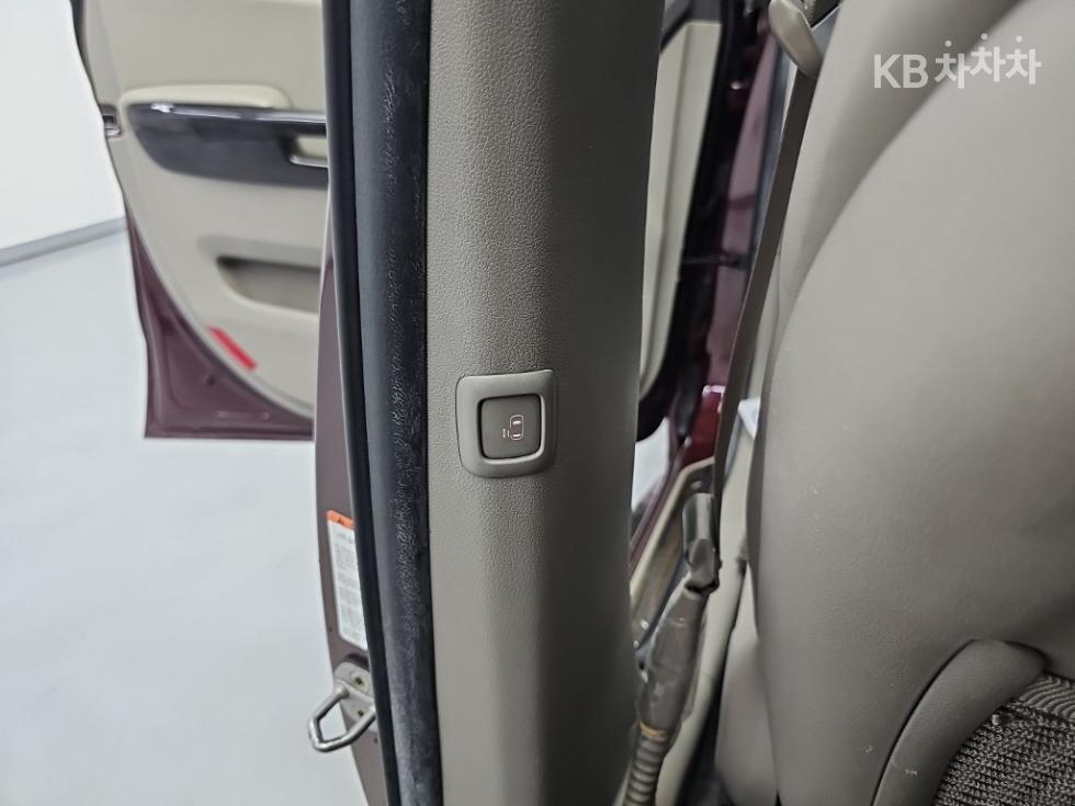 Kia Carnival — miniaturë 15