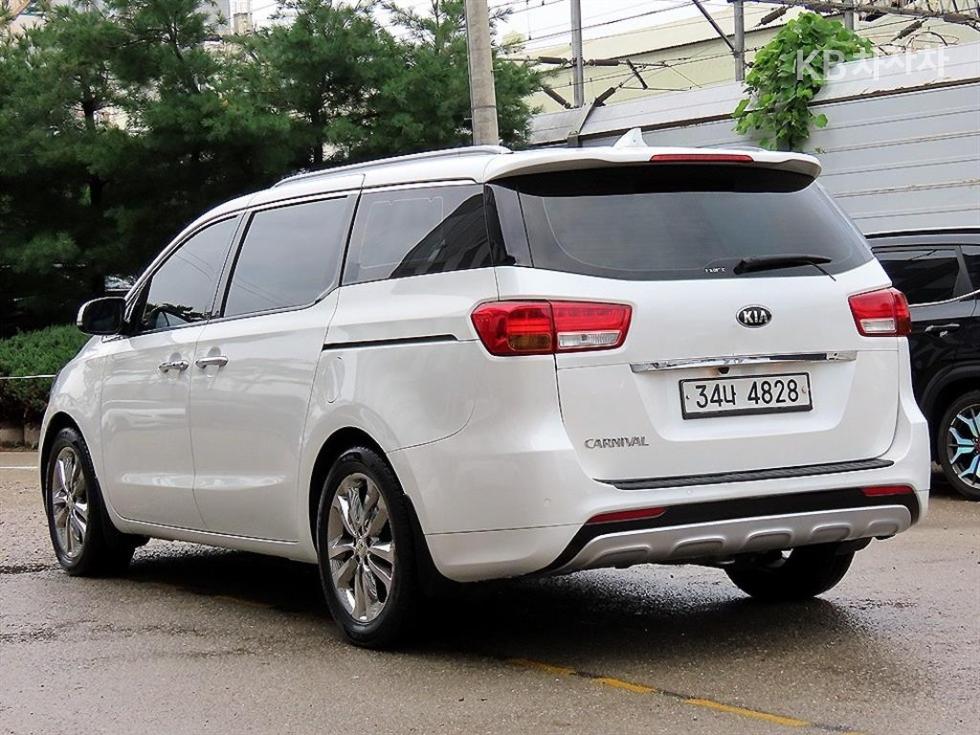 Kia Carnival — miniaturë 3