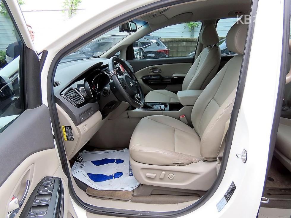 Kia Carnival — miniaturë 5