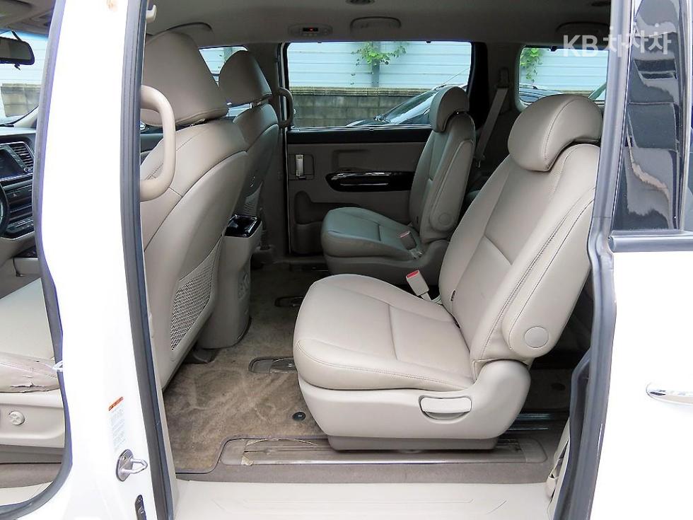 Kia Carnival — miniaturë 6