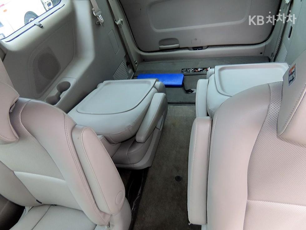 Kia Carnival — miniaturë 7