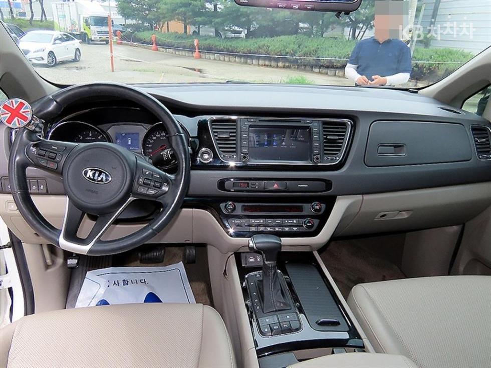 Kia Carnival — miniaturë 8