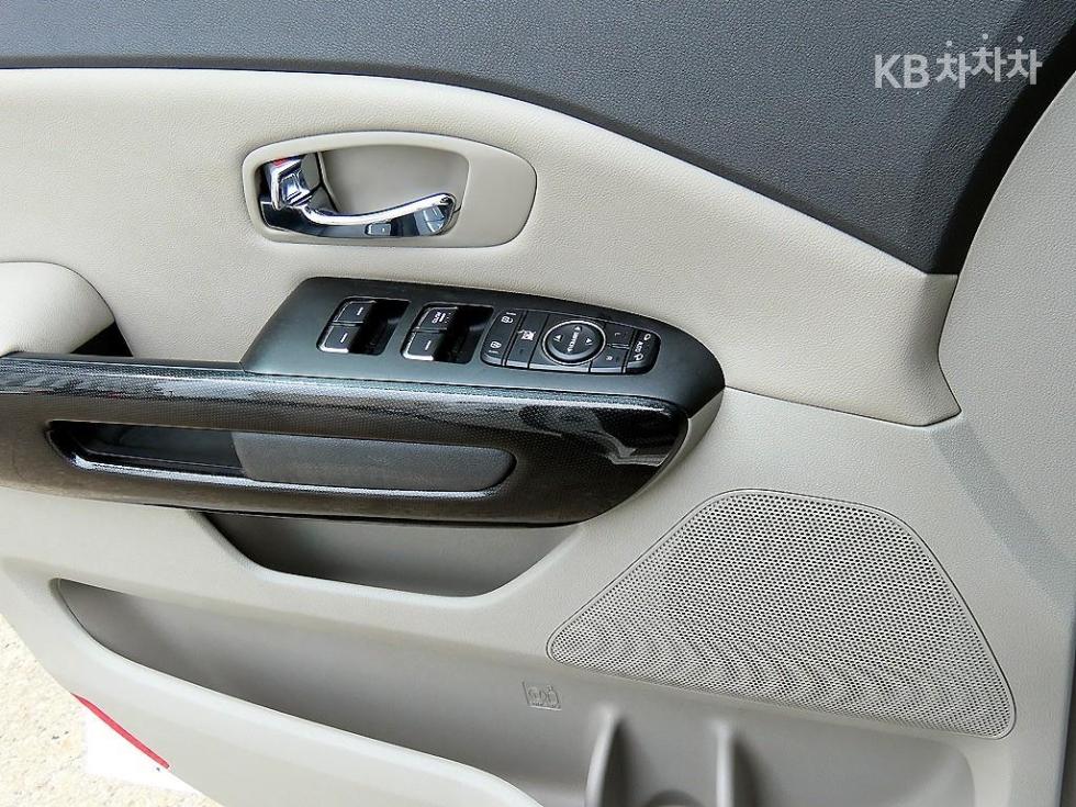 Kia Carnival — miniaturë 12