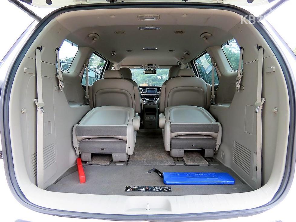 Kia Carnival — miniaturë 17
