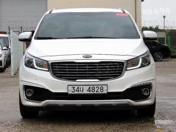 Kia Carnival 9-seater Prestige — foto 1