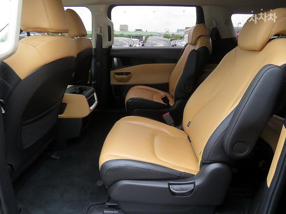 Kia Carnival — miniaturë 7