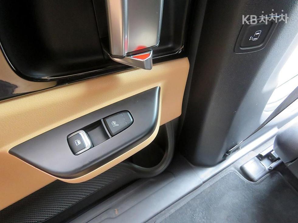 Kia Carnival — miniaturë 9