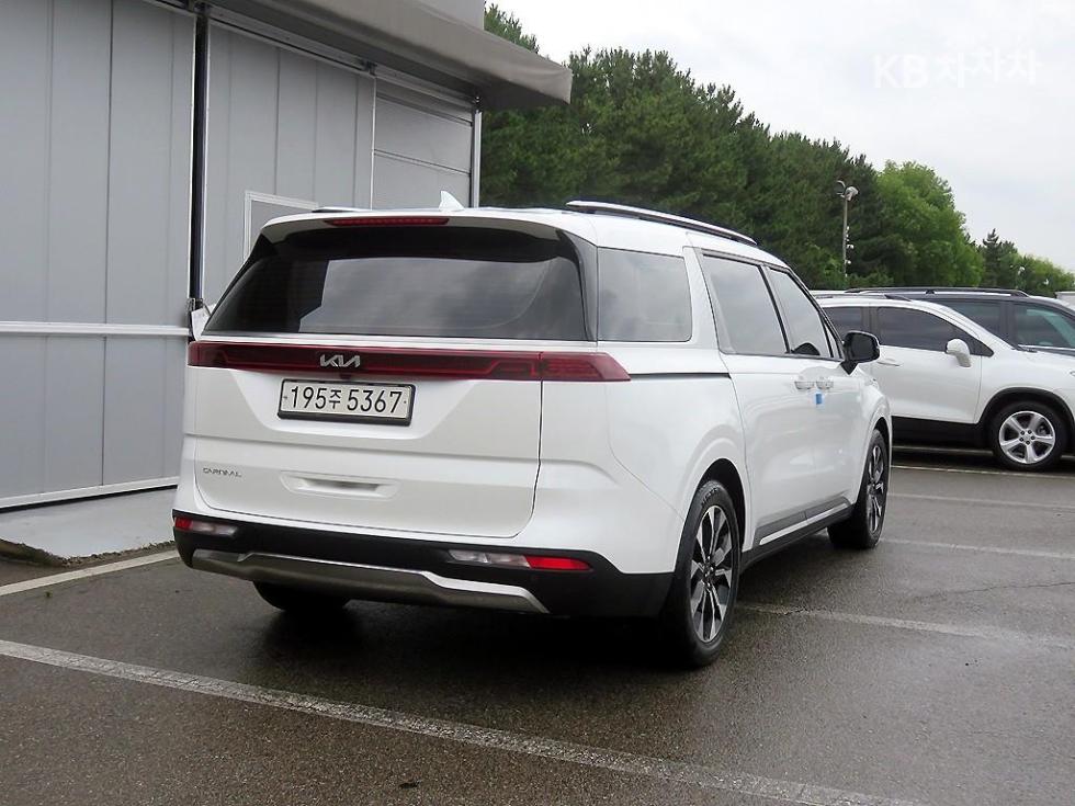 Kia Carnival — miniaturë 4