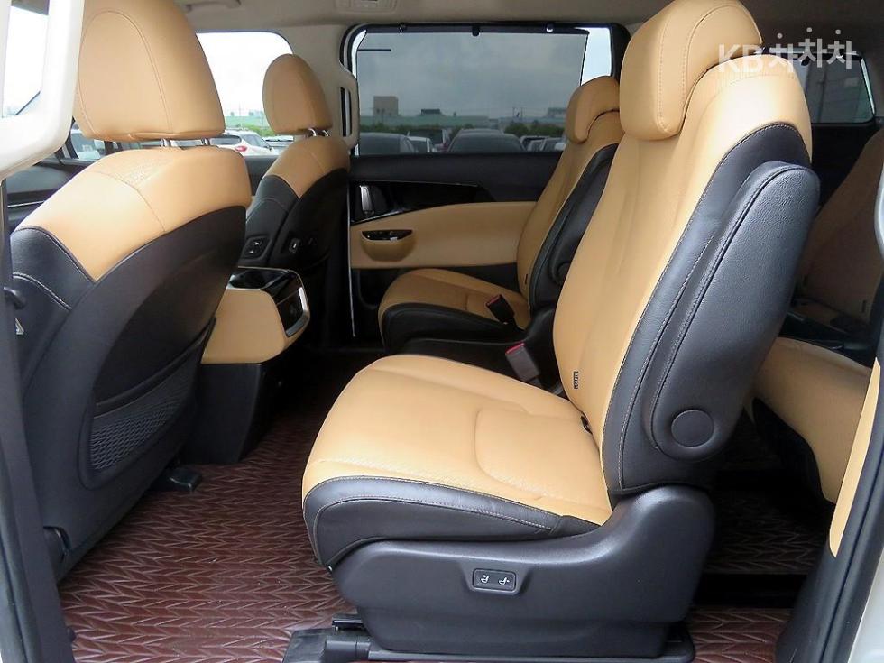 Kia Carnival — miniaturë 8