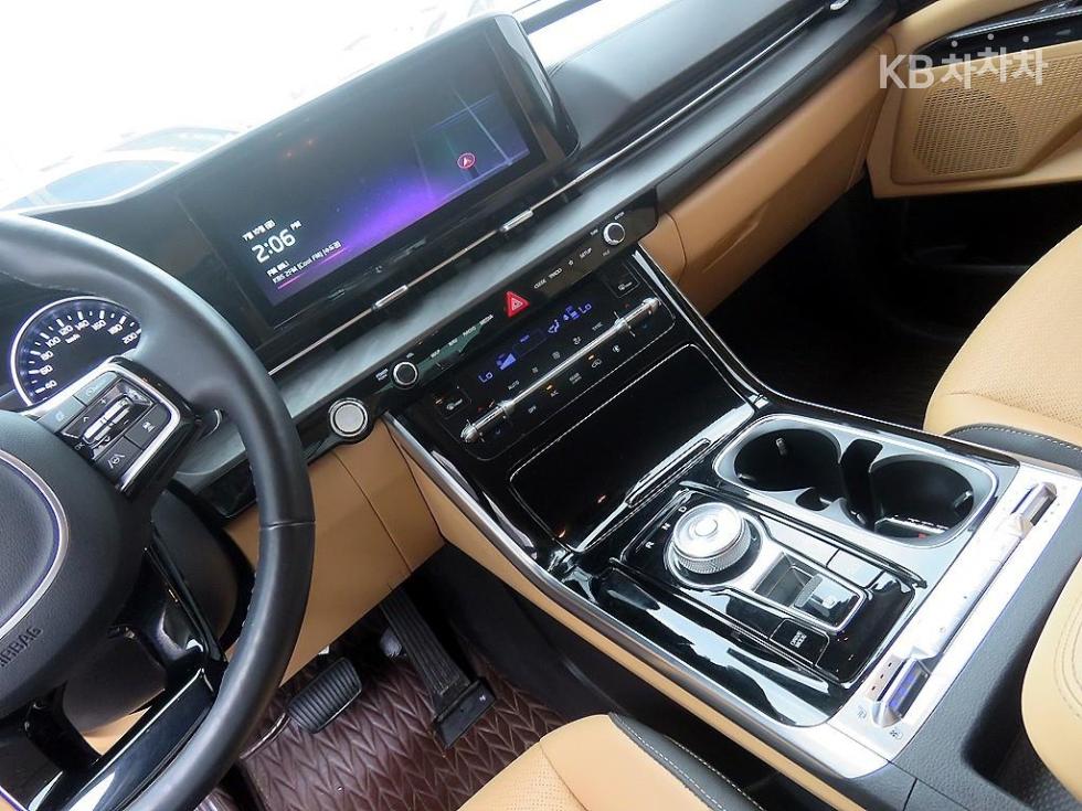 Kia Carnival — miniaturë 11